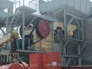 Projeto de britagem de granito de 450 t/h no Vietnã