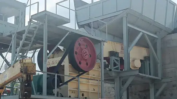 Projeto de britagem de granito de 450 t/h no Vietnã