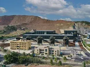 Planta de agregados na província de Hubei, China (5 milhões de toneladas por ano)