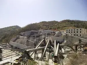 Planta de agregados em Shiyan, Hubei, China (5 milhões de toneladas por ano)