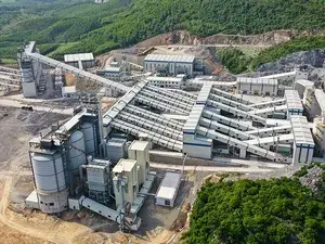 Planta de agregados em Laibin, Guangxi, China (20 milhões de toneladas por ano)