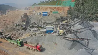 Projeto de usina de britagem móvel em Wuzhou, Guangxi (300 toneladas por hora)